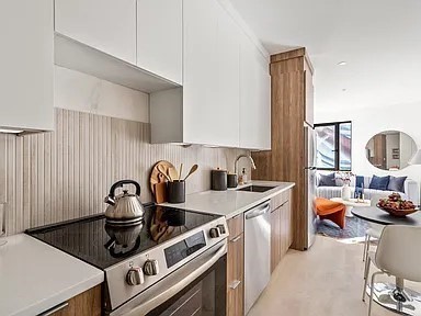 87 Oxford Street, Lynn, Massachusetts, 1 Bedroom Bedrooms, 3 Rooms Rooms,1 BathroomBathrooms,Residential Lease,For Rent,Oxford Street,73487253