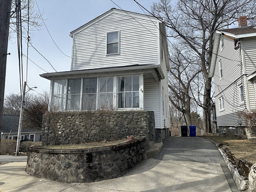 29 Lanark Rd, Arlington, Massachusetts, 2 Bedrooms Bedrooms, 5 Rooms Rooms,1 BathroomBathrooms,Residential Lease,For Rent,Lanark Rd,73487271