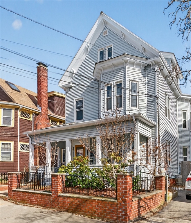 9 Dartmouth St, Somerville, Massachusetts, 6 Bedrooms Bedrooms, 15 Rooms Rooms,3 BathroomsBathrooms,Residential Income,For Sale,Dartmouth St,73487230