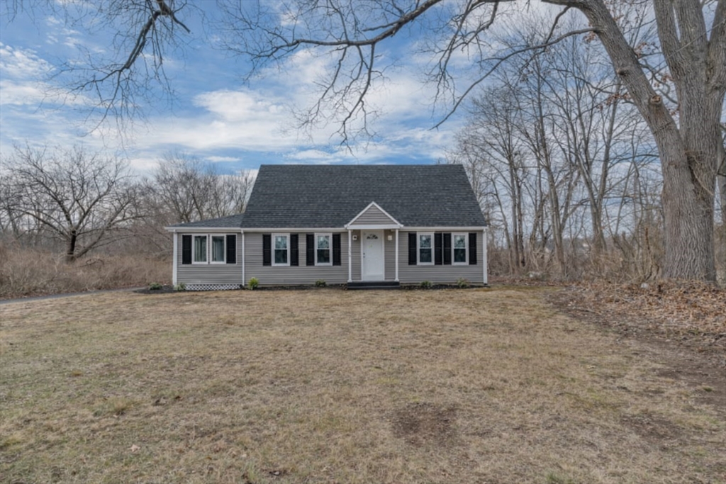 336 Allen Ave, North Attleboro, Massachusetts, 4 Bedrooms Bedrooms, 5 Rooms Rooms,1 BathroomBathrooms,Residential,For Sale,Allen Ave,73487272