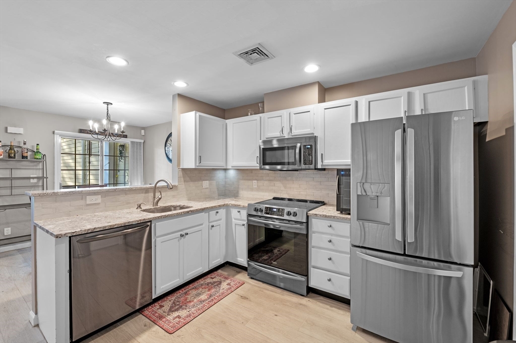 709 Gazebo Cir, Reading, Massachusetts, 2 Bedrooms Bedrooms, 5 Rooms Rooms,1.5 BathroomsBathrooms,Residential Lease,For Rent,Gazebo Cir,73487283