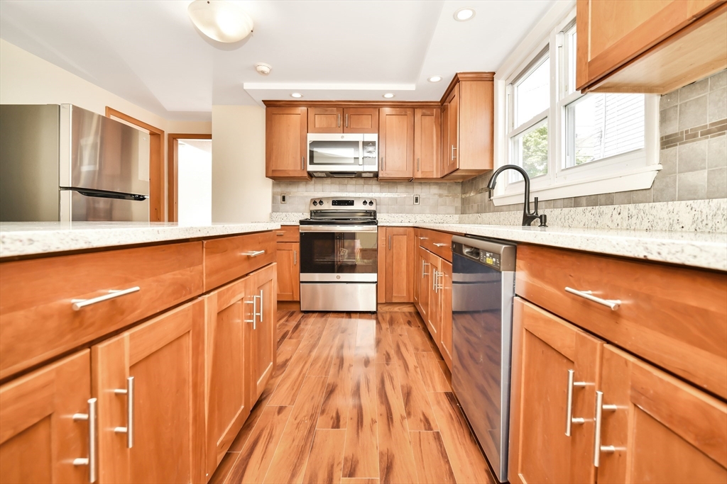 77 Swan St, Everett, Massachusetts, 3 Bedrooms Bedrooms, 5 Rooms Rooms,1 BathroomBathrooms,Residential Lease,For Rent,Swan St,73487284