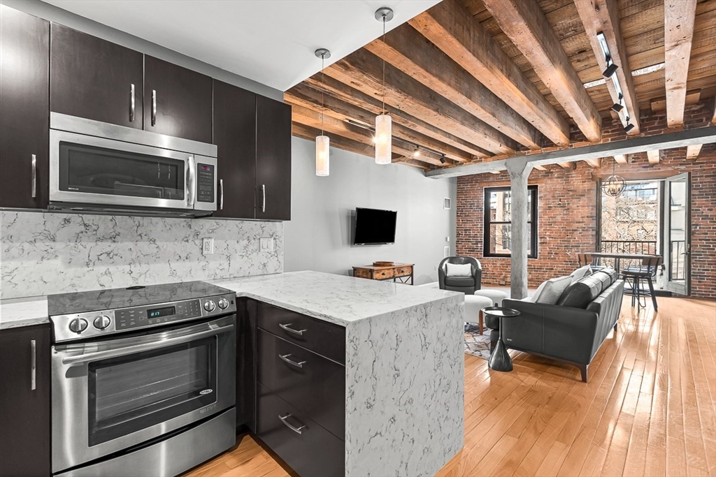 28 Atlantic Ave, Boston, Massachusetts, 2 Bedrooms Bedrooms, 4 Rooms Rooms,1 BathroomBathrooms,Residential,For Sale,Atlantic Ave,73487286