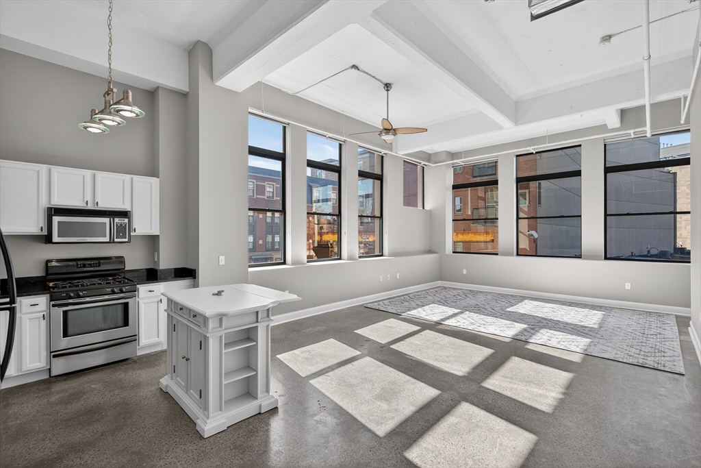 485-495 Harrison Ave, Boston, Massachusetts, 1 Bedroom Bedrooms, 3 Rooms Rooms,1 BathroomBathrooms,Residential,For Sale,Harrison Ave,73487292