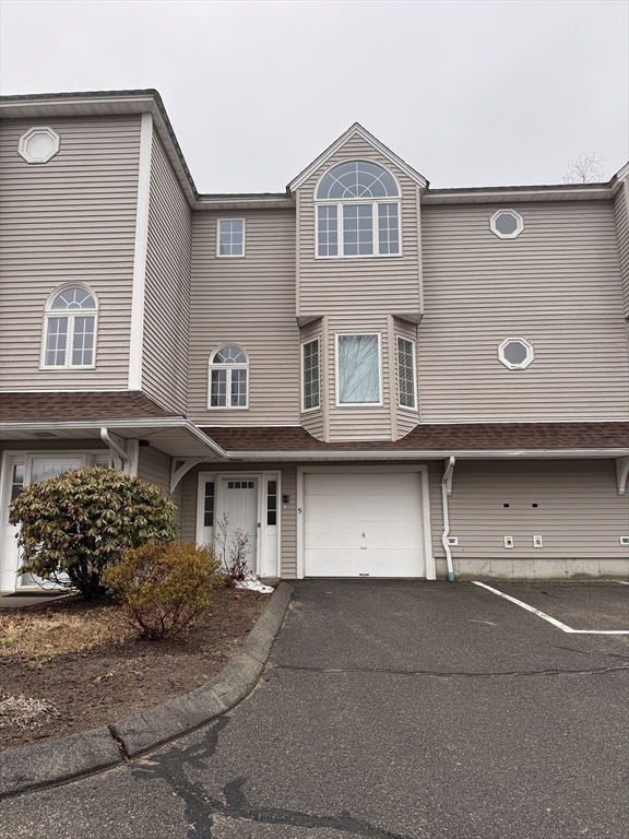 18 Palmer Rd, Monson, Massachusetts, 2 Bedrooms Bedrooms, 6 Rooms Rooms,2 BathroomsBathrooms,Residential,For Sale,Palmer Rd,73487123