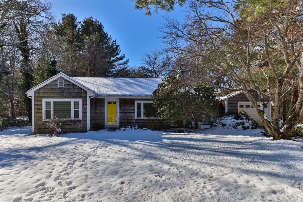 351 Swift Ave, Barnstable, Massachusetts, 3 Bedrooms Bedrooms, 5 Rooms Rooms,1 BathroomBathrooms,Residential,For Sale,Swift Ave,73487320