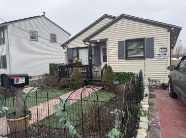 200 Crescent St, Fall River, Massachusetts, 3 Bedrooms Bedrooms, 6 Rooms Rooms,1 BathroomBathrooms,Residential,For Sale,Crescent St,73487336