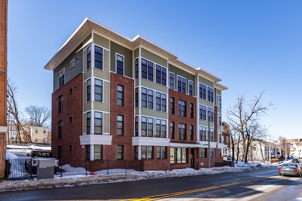 299 Dudley Street, Boston, Massachusetts, 24 Bedrooms Bedrooms, 56 Rooms Rooms,16 BathroomsBathrooms,Residential Income,For Sale,Dudley Street,73487339