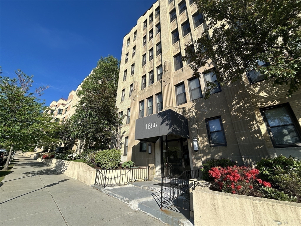 1666 Commonwealth Ave, Boston, Massachusetts, 1 Bedroom Bedrooms, 3 Rooms Rooms,1 BathroomBathrooms,Residential,For Sale,Commonwealth Ave,73487263
