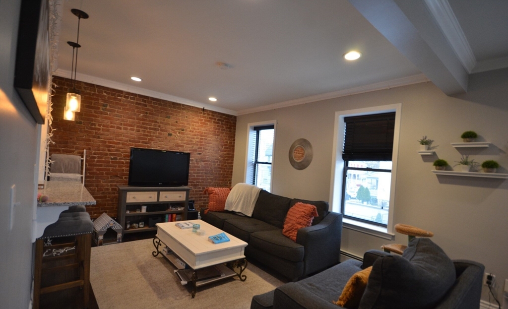 60 Florida St, Boston, Massachusetts, 3 Bedrooms Bedrooms, 6 Rooms Rooms,1 BathroomBathrooms,Residential Lease,For Rent,Florida St,73487379
