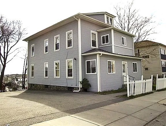 56 Plantation St, Worcester, Massachusetts, 5 Bedrooms Bedrooms, 8 Rooms Rooms,2 BathroomsBathrooms,Residential Income,For Sale,Plantation St,73487402