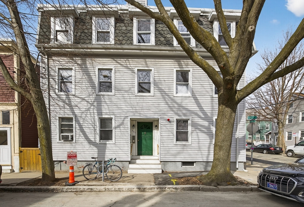 241 Hurley St, Cambridge, Massachusetts, 1 Bedroom Bedrooms, 3 Rooms Rooms,1 BathroomBathrooms,Residential,For Sale,Hurley St,73487412