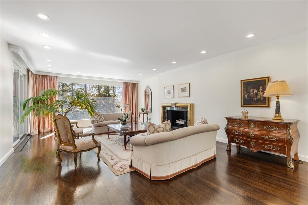 9 Singletree Road, Brookline, Massachusetts, 3 Bedrooms Bedrooms, 13 Rooms Rooms,4.5 BathroomsBathrooms,Residential,For Sale,Singletree Road,73487323