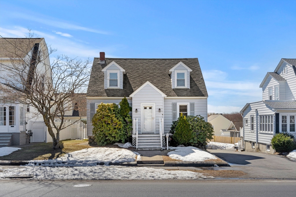 183 Massachusetts Ave, North Andover, Massachusetts, 2 Bedrooms Bedrooms, 5 Rooms Rooms,1 BathroomBathrooms,Residential Lease,For Rent,Massachusetts Ave,73487440