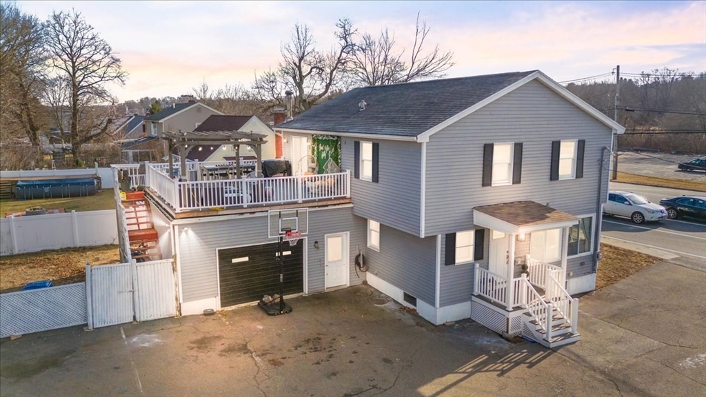 11 Andover St, Danvers, Massachusetts, 3 Bedrooms Bedrooms, 9 Rooms Rooms,3.5 BathroomsBathrooms,Residential,For Sale,Andover St,73470600