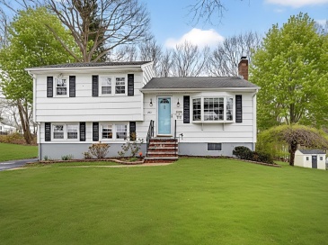 283 Ridgewood Drive, Norwood, Massachusetts, 3 Bedrooms Bedrooms, 7 Rooms Rooms,1 BathroomBathrooms,Residential,For Sale,Ridgewood Drive,73473477