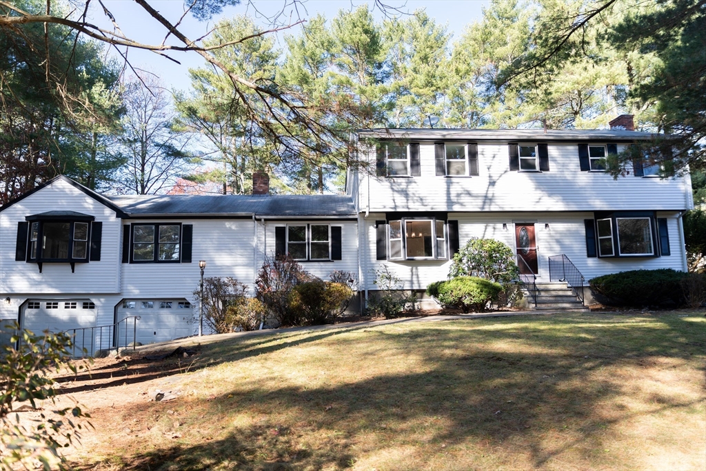6 Kingsley Rd, Easton, Massachusetts, 5 Bedrooms Bedrooms, 11 Rooms Rooms,3.5 BathroomsBathrooms,Residential,For Sale,Kingsley Rd,73457430