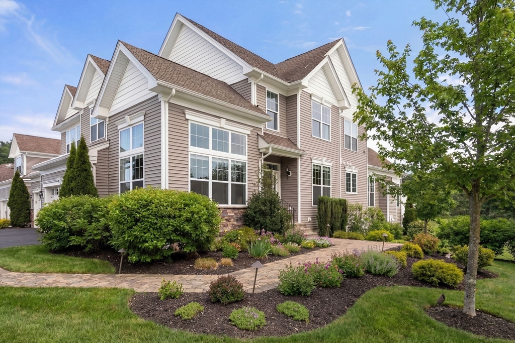 8 Glen Ellen Blvd, Millis, Massachusetts, 2 Bedrooms Bedrooms, 10 Rooms Rooms,3.5 BathroomsBathrooms,Residential,For Sale,Glen Ellen Blvd,73487461