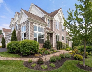 8 Glen Ellen Blvd, Millis, Massachusetts, 2 Bedrooms Bedrooms, 10 Rooms Rooms,3.5 BathroomsBathrooms,Residential,For Sale,Glen Ellen Blvd,73487461