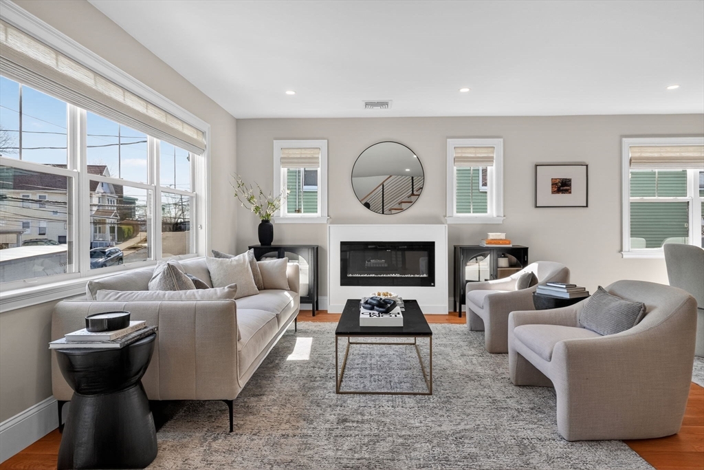 57 Boylston Street, Watertown, Massachusetts, 4 Bedrooms Bedrooms, 9 Rooms Rooms,3 BathroomsBathrooms,Residential,For Sale,Boylston Street,73487486