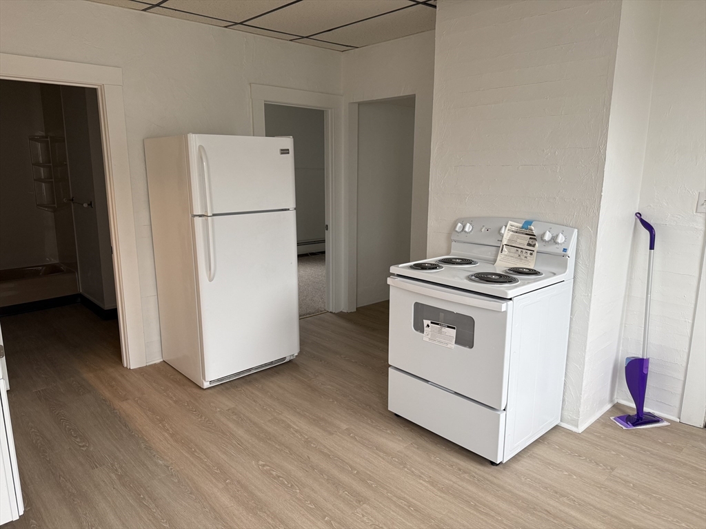 68 Court Street, Whitman, Massachusetts, 3 Bedrooms Bedrooms, 5 Rooms Rooms,1 BathroomBathrooms,Residential Lease,For Rent,Court Street,73487496