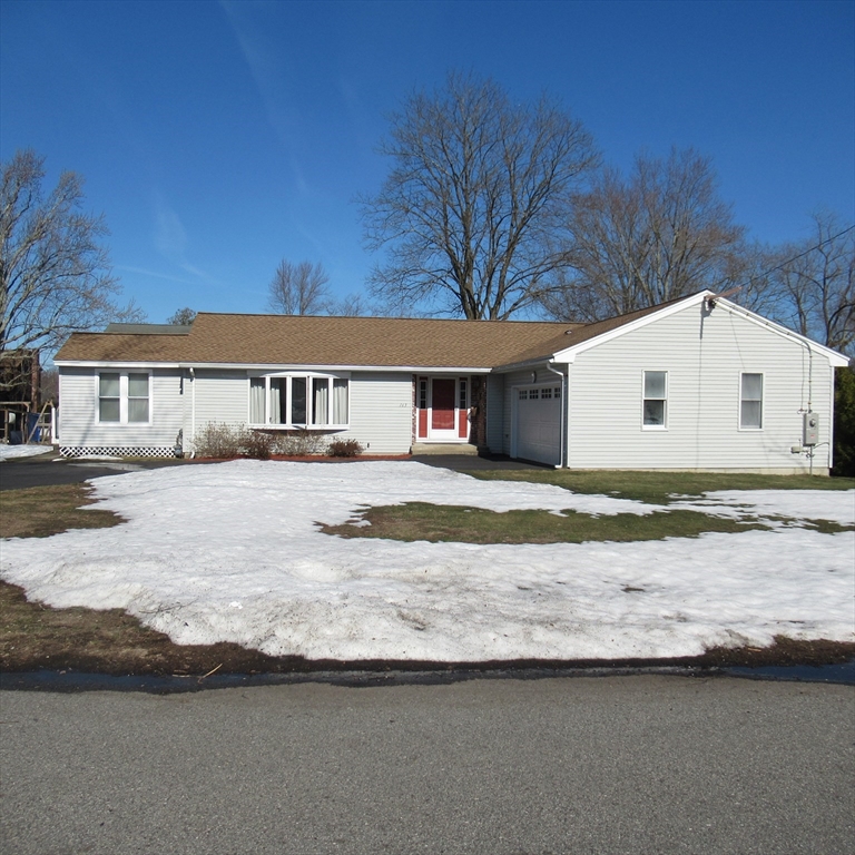 163 Newbury Street, Dracut, Massachusetts, 2 Bedrooms Bedrooms, 5 Rooms Rooms,2 BathroomsBathrooms,Residential,For Sale,Newbury Street,73487554