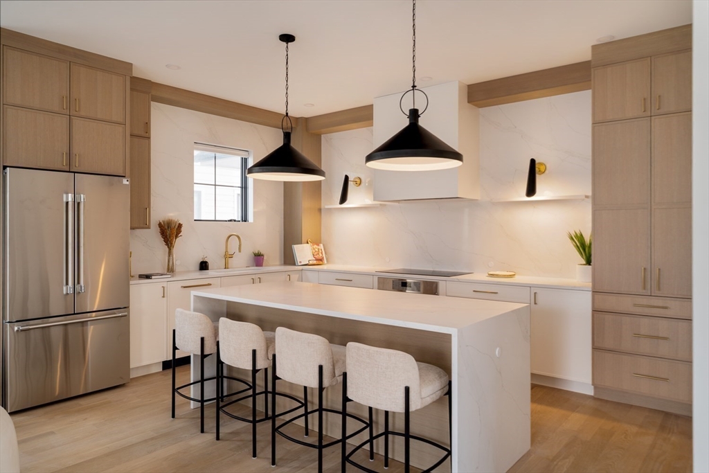 15 South Waverly, Boston, Massachusetts, 3 Bedrooms Bedrooms, 5 Rooms Rooms,3.5 BathroomsBathrooms,Residential,For Sale,South Waverly,73487552