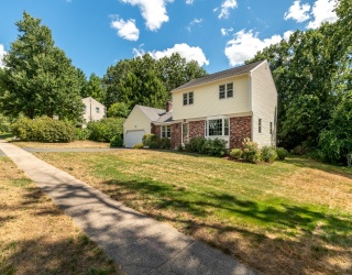 184 Cambridge Cir, Longmeadow, Massachusetts, 3 Bedrooms Bedrooms, 7 Rooms Rooms,2.5 BathroomsBathrooms,Residential,For Sale,Cambridge Cir,73487546
