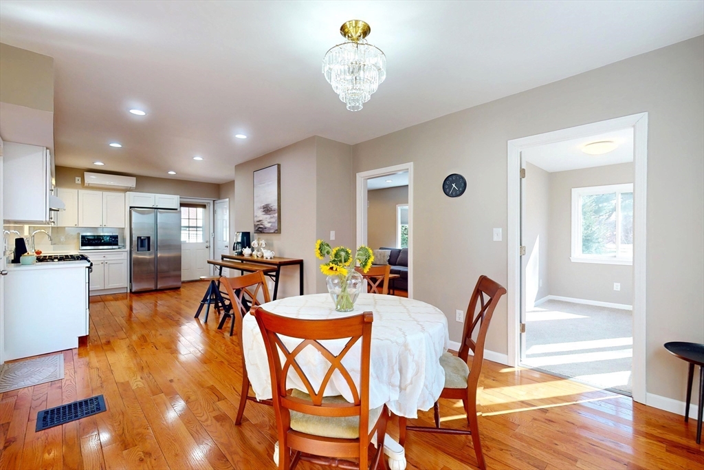 707 South Street, Waltham, Massachusetts, 3 Bedrooms Bedrooms, 7 Rooms Rooms,2 BathroomsBathrooms,Residential,For Sale,South Street,73487572