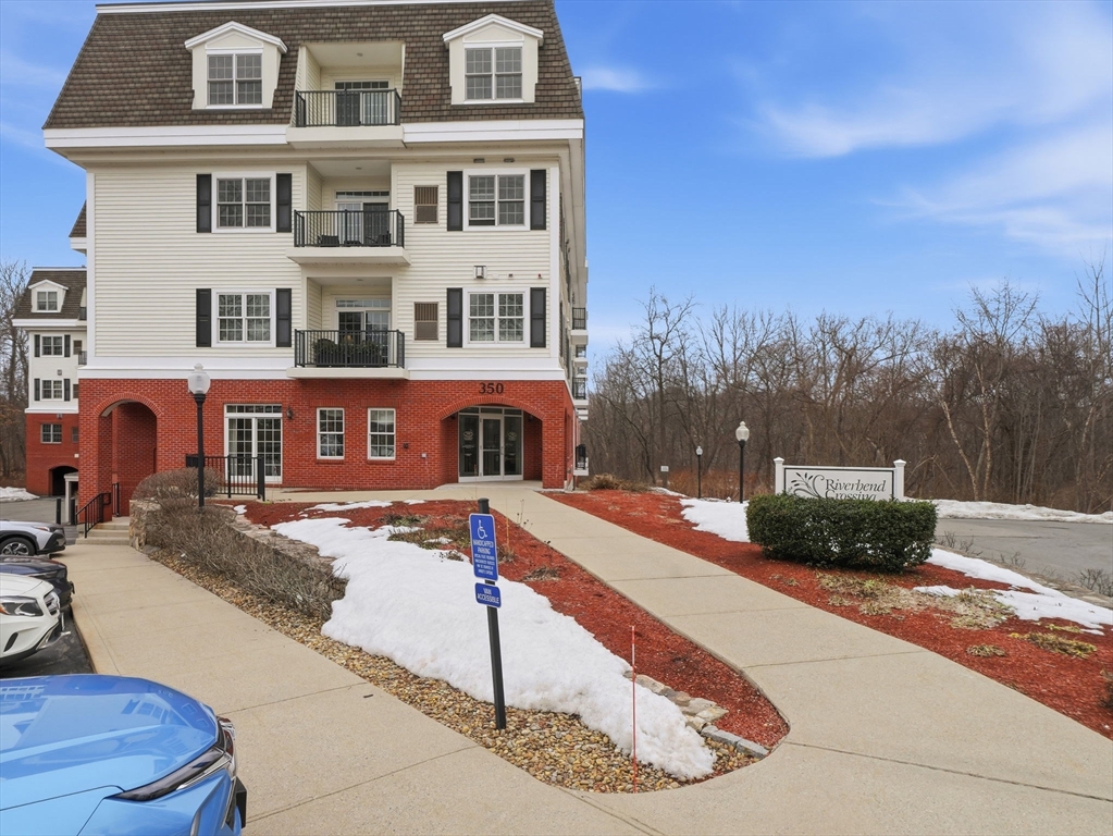 350 Greene St, North Andover, Massachusetts, 2 Bedrooms Bedrooms, 5 Rooms Rooms,2 BathroomsBathrooms,Residential,For Sale,Greene St,73487578