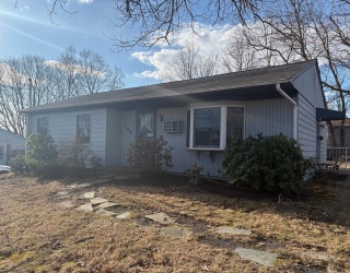 169 Vermont Ave, Somerset, Massachusetts, 3 Bedrooms Bedrooms, 5 Rooms Rooms,2 BathroomsBathrooms,Residential Lease,For Rent,Vermont Ave,73487584