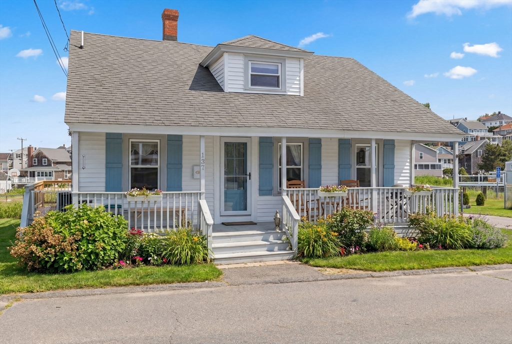 137 Hampton Cir, Hull, Massachusetts, 3 Bedrooms Bedrooms, 7 Rooms Rooms,1 BathroomBathrooms,Residential,For Sale,Hampton Cir,73487491