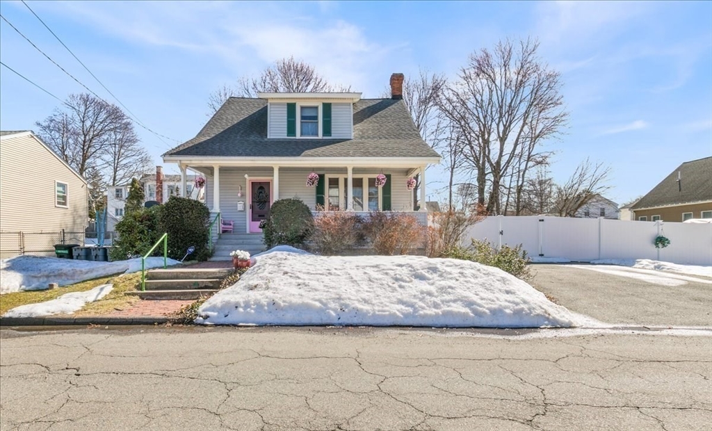 22 Blueridge Ave, Saugus, Massachusetts, 3 Bedrooms Bedrooms, 8 Rooms Rooms,1.5 BathroomsBathrooms,Residential,For Sale,Blueridge Ave,73487604