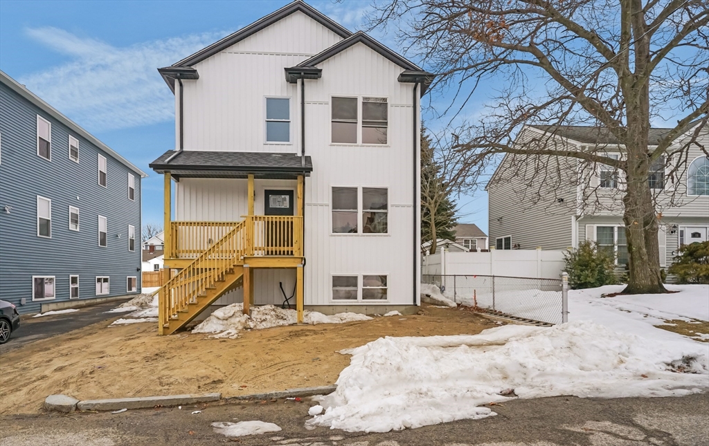 19 Newbury St, Providence, Rhode Island, 6 Bedrooms Bedrooms, 8 Rooms Rooms,4 BathroomsBathrooms,Residential Income,For Sale,Newbury St,73487606