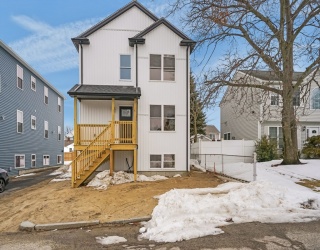 19 Newbury St, Providence, Rhode Island, 6 Bedrooms Bedrooms, 8 Rooms Rooms,4 BathroomsBathrooms,Residential Income,For Sale,Newbury St,73487606