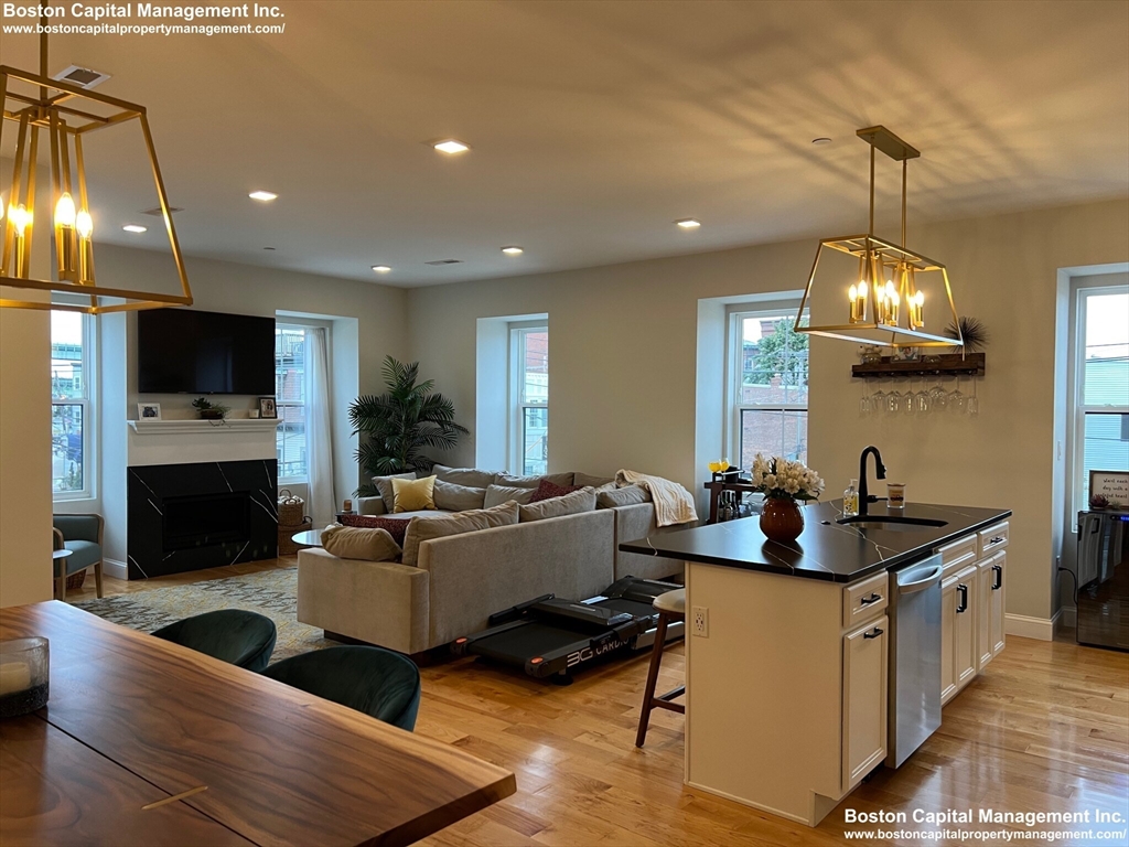 14 Williams St, Chelsea, Massachusetts, 2 Bedrooms Bedrooms, 5 Rooms Rooms,2 BathroomsBathrooms,Residential Lease,For Rent,Williams St,73487614