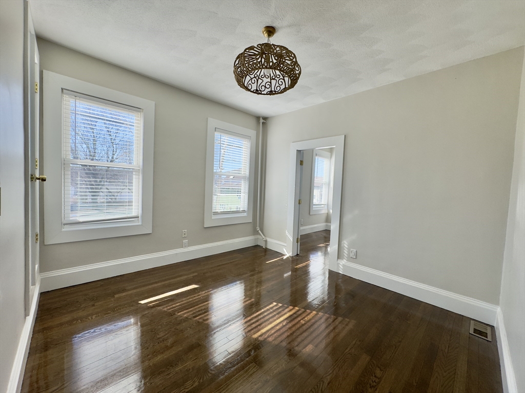 89 Dale Street, Revere, Massachusetts, 2 Bedrooms Bedrooms, 5 Rooms Rooms,1 BathroomBathrooms,Residential Lease,For Rent,Dale Street,73487621