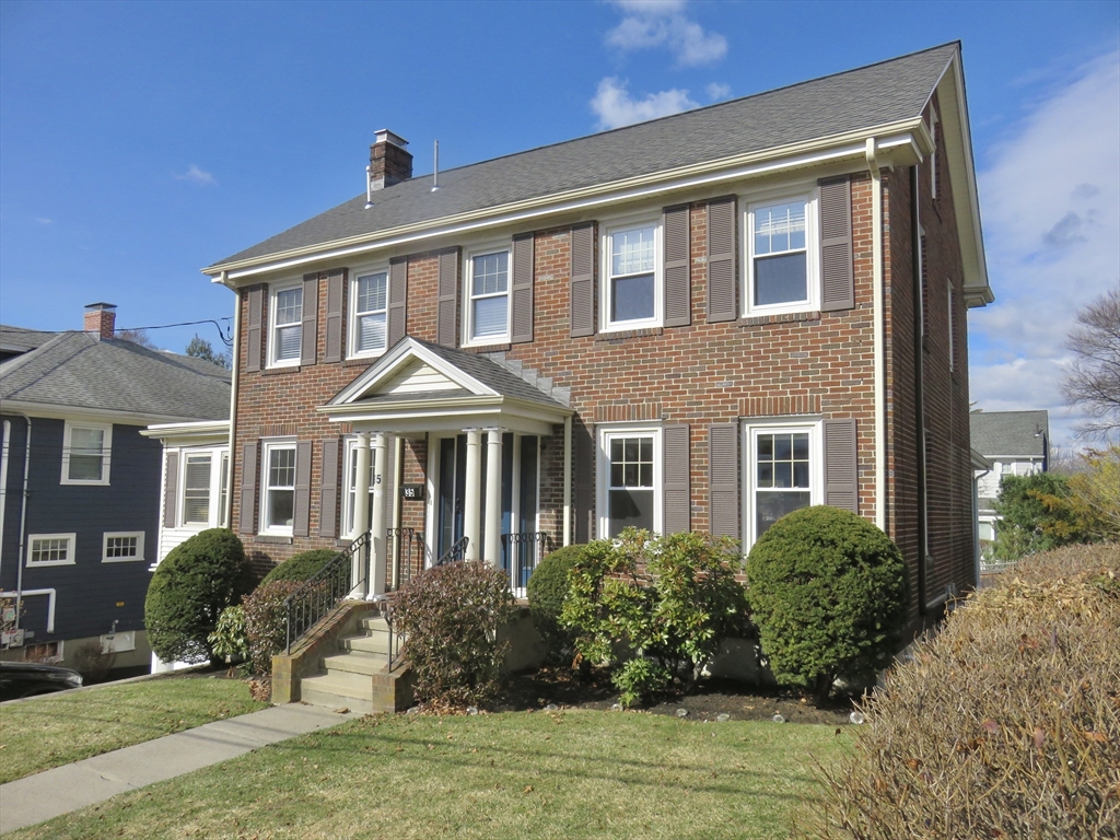 35 Lovell Rd., Watertown, Massachusetts, 4 Bedrooms Bedrooms, 9 Rooms Rooms,3 BathroomsBathrooms,Residential Lease,For Rent,Lovell Rd.,73487624