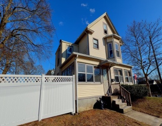 13 Wright St, Stoneham, Massachusetts, 3 Bedrooms Bedrooms, 8 Rooms Rooms,2 BathroomsBathrooms,Residential,For Sale,Wright St,73485446