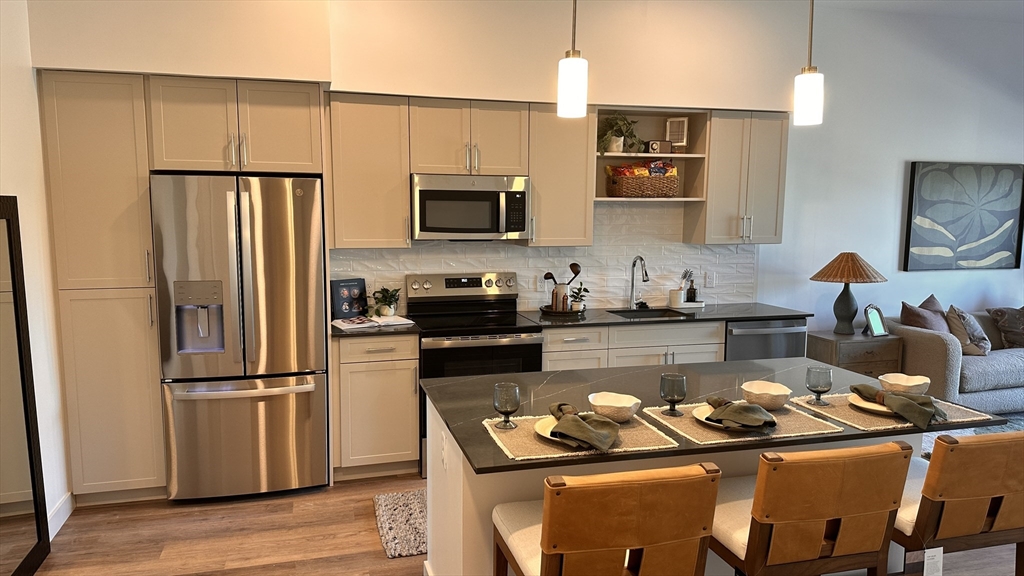 266 Canal, Salem, Massachusetts, 1 Bedroom Bedrooms, 3 Rooms Rooms,1 BathroomBathrooms,Residential Lease,For Rent,Canal,73487645