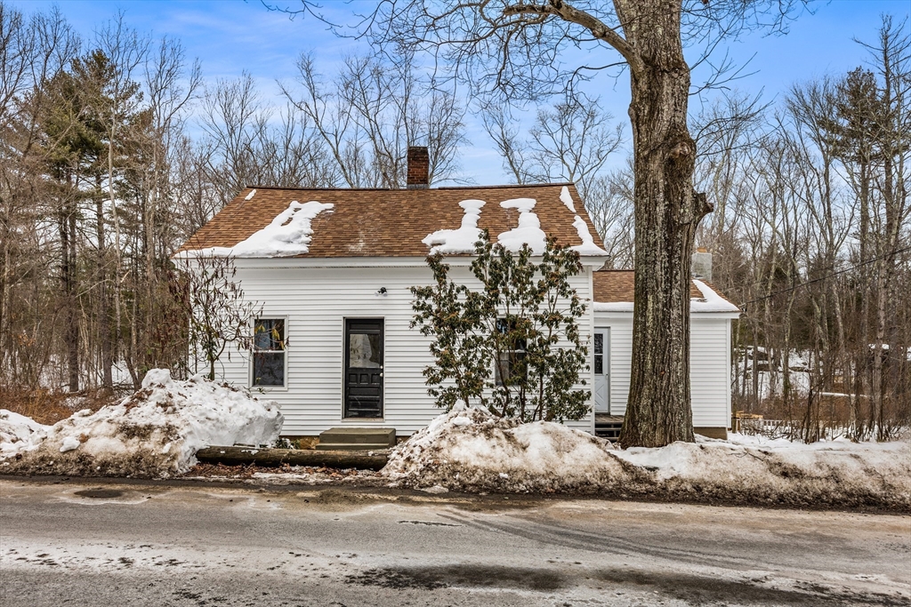 597 Mendon Rd, Northbridge, Massachusetts, 4 Bedrooms Bedrooms, 8 Rooms Rooms,1 BathroomBathrooms,Residential,For Sale,Mendon Rd,73478898