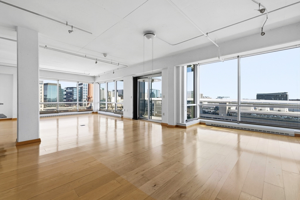 25 Channel, Boston, Massachusetts, 3 Bedrooms Bedrooms, 8 Rooms Rooms,2 BathroomsBathrooms,Residential,For Sale,Channel,73487484