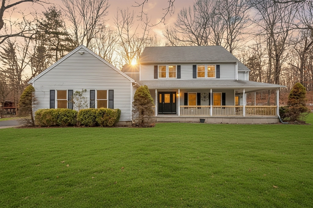 10 Beauregard Terrace, West Springfield, Massachusetts, 4 Bedrooms Bedrooms, 10 Rooms Rooms,2.5 BathroomsBathrooms,Residential,For Sale,Beauregard Terrace,73470566