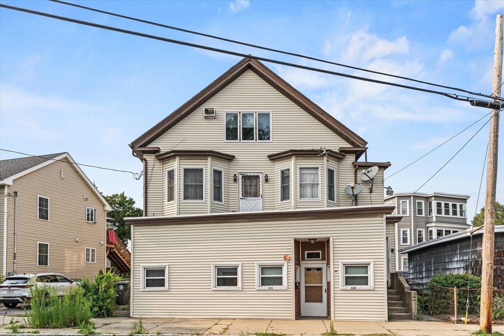 335 Washington St, Haverhill, Massachusetts, 2 Bedrooms Bedrooms, 5 Rooms Rooms,1 BathroomBathrooms,Residential,For Sale,Washington St,73464421