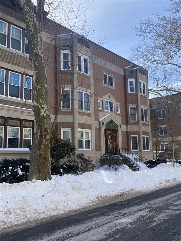 22 Parkman, Brookline, Massachusetts, 2 Bedrooms Bedrooms, 5 Rooms Rooms,2 BathroomsBathrooms,Residential Lease,For Rent,Parkman,73475823