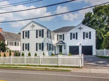 642 Centre St, Newton, Massachusetts, 5 Bedrooms Bedrooms, 14 Rooms Rooms,5.5 BathroomsBathrooms,Residential,For Sale,Centre St,73473507 642 Centre St, Newton, Massachusetts, 5 Bedrooms Bedrooms, 14 Rooms Rooms,5.5 BathroomsBathrooms,Residential,For Sale,Centre St,73473507