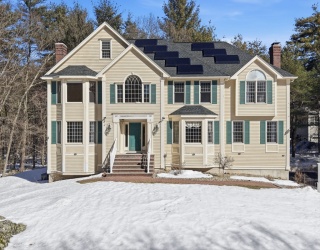 2 Pipers Gln, Andover, Massachusetts, 4 Bedrooms Bedrooms, 10 Rooms Rooms,2.5 BathroomsBathrooms,Residential,For Sale,Pipers Gln,73487755