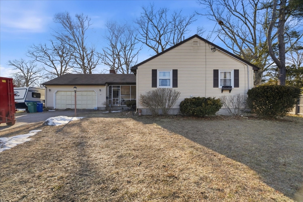 23 Green Hill Ave, Attleboro, Massachusetts, 3 Bedrooms Bedrooms, 6 Rooms Rooms,1 BathroomBathrooms,Residential,For Sale,Green Hill Ave,73487707