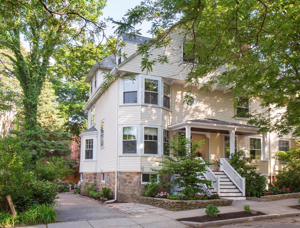 17 Coolidge St, Brookline, Massachusetts, 6 Bedrooms Bedrooms, 13 Rooms Rooms,4.5 BathroomsBathrooms,Residential,For Sale,Coolidge St,73487773