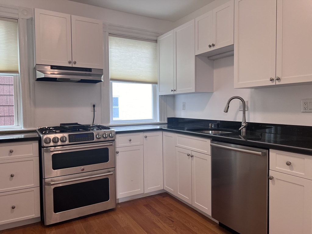 112 Franklin, Brookline, Massachusetts, 3 Bedrooms Bedrooms, 5 Rooms Rooms,1 BathroomBathrooms,Residential Lease,For Rent,Franklin,73487789